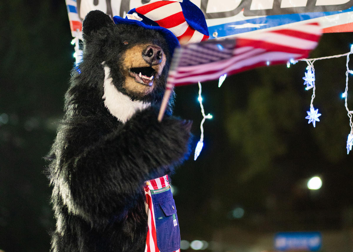 gatlinburg 4th of july parade past grand marshal david keith